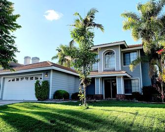 Beautiful House with Mountain View near Riverside - Moreno Valley - Building
