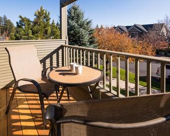 Pine Rest - Sisters - Balcony