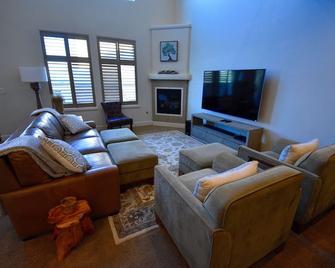 New 5-Star - 2021 Morro Bay Executive Retreat - Morro Bay - Wohnzimmer