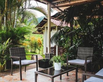 Albergue Turístico Gstir - Pozuzo - Patio