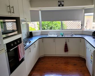 Spacious 3 bedroom apartment in a great location - Dalby - Cucina