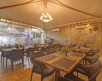 Hotel O Jahnavi Group Near Kims Hospital - Hyderabad - Restaurante