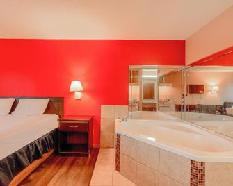 Capital O Fairway Inn - Baytown La Porte Tx - La Porte - Makuuhuone