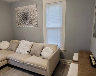 Retreat Suite 4 - Downtown Getaway - Grand Rapids