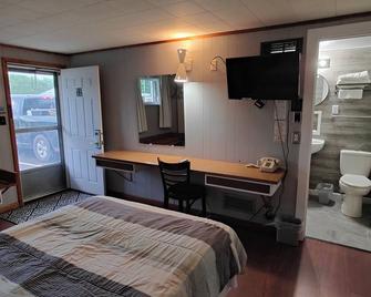 Melody Motor Lodge - Connellsville - Schlafzimmer