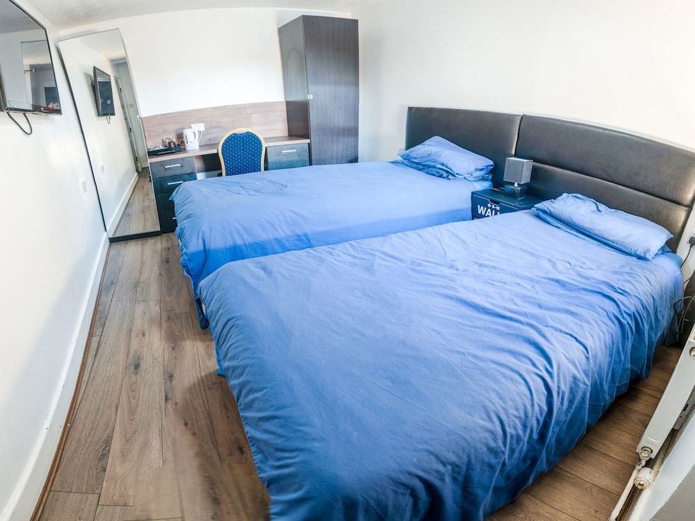 لا تافولا كالدا هوتل