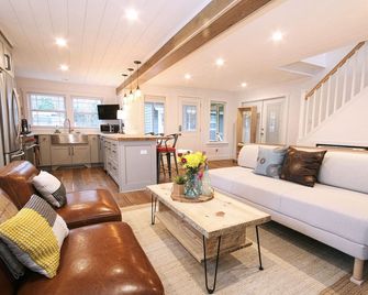 5 Stunning Designer Cottage In Beautiful Neighborhood - Walk to Downtown - Spartanburg - Obývací pokoj