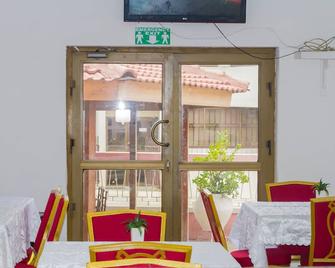 Pink Hostel - Accra - Dining room