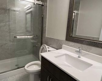 Finest Br Free Parking/Wifi Tv Shared Suite - Milton - Badkamer