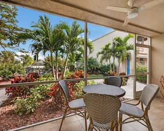 Stunning Luxury villa 'Sandpiper' across the street from the beach! - Sanibel - Balcony
