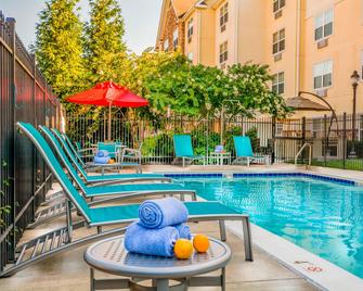 TownePlace Suites by Marriott Baltimore BWI Airport - Linthicum Heights - Piscina