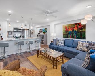 Sunrise Villas 101 - Boardwalk To The Beach - Port Aransas - Living room