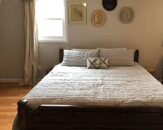 Close - In Rural Studio - Great Star-Gazing! - Cheyenne - Bedroom