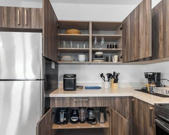 Modern 3br Near Beaches–Fast Wifi & Spacious Design - Fort Lauderdale - Cocina