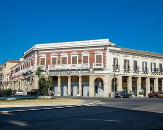 Estes - Crotone - Edificio