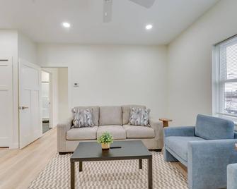 St Clair Apartment - Walk to River and Boardwalk! - Marysville - Living room