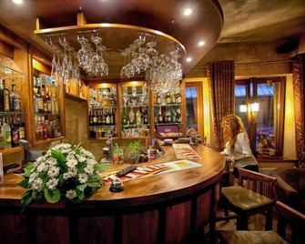 Dwor Karolowka - Zakopane - Bar