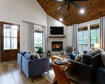 A Perfect Landing - Luxury & Incredible Location - Broken Bow - Huiskamer