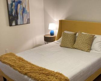 Comfy Home w/ Wi-Fi & Kitchen - Fort Valley - Bedroom