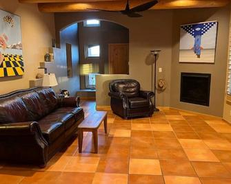 Entire House-Sunny 2 Bedroom Home on 1st Hole of Sierra del Rio Golf course. - Elephant Butte