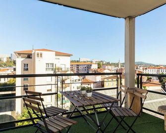 Charming Flat -2br- 4p- Vaise District - Lyon - Ban công