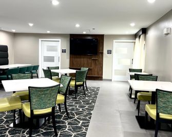 La Quinta Inn & Suites by Wyndham Jackson - Jackson - Ruokailuhuone