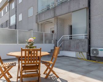 Charming Beach Retreat by MP - Vila Nova de Gaia - Patio