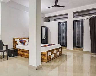 Fabhotel Galaxy Airport Inn, Airport Road - Калангуте - Спальня