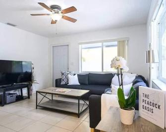 The Peacock Villa 1 By Pmi - Fort Lauderdale - Living room