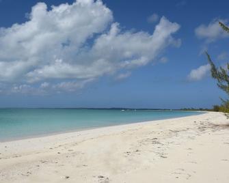 Private Beach front cottage - Old Bight - Beach