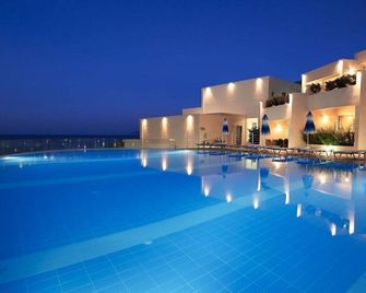 Bali Beach Hotel & Village - Bali - Bể bơi