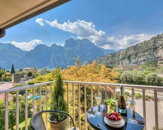 Bike & Wind Hotel Villa Maria - Nago–Torbole - מרפסת