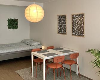 Cozy & Modern Studio Apartment in Kallio District - Helsinki - Bedroom