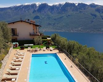 Residence Erika - Tignale - Zwembad