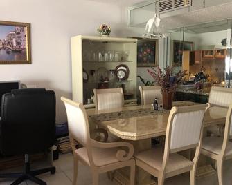 Kozy and Charming Private Room in Townhouse with a gym and pool - Lauderhill - Dining room