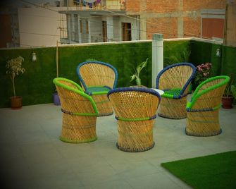 Amigosindia - New Delhi - Balcony