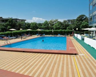 Hotel Majestic - Pesaro - Pool