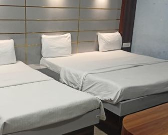 Hotel Nand Palace Mathura - Mathura - Habitación