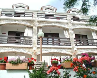 Hotel Tony - Pag - Building