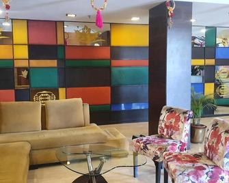The Maple Leaf Hotel - Lucknow - Lobby