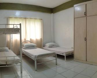 OYO 800 Ddd Habitat Dormtel Bacolod - Bacolod - Bedroom