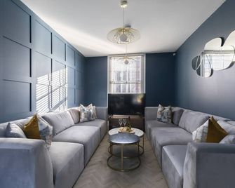 Elliot Oliver - Laverham House - Stunning 6 Bedroom Regency House With Parking - Cheltenham - Pokój dzienny