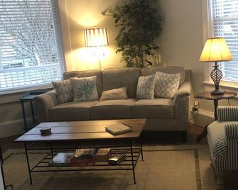Trendy Duplex Close to Beach and Mason Ave - Cape Charles - Sala de estar