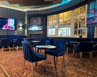 Crown Hotel Stone - Stone