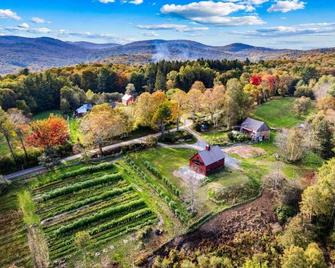 Real Farm! Hot Tub | The Barn at Winterfound Farm - Woodstock