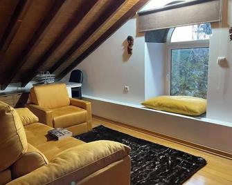 A Quinta Das Flores- Casa Do Miradouro - Santa Cruz das Flores - Wohnzimmer