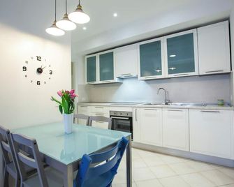 Rota 64 Guest House - Monza - Monza - Kjøkken