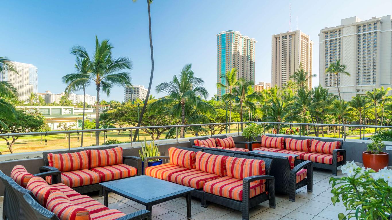 DoubleTree by Hilton Alana - Waikiki Beach