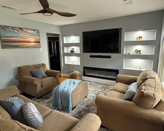 \'Misty Blue\'-Newly Renovated home in Blytheville - Blytheville - Вітальня