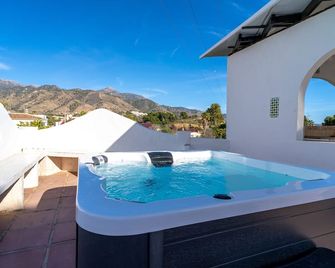 Villa Mauri Private Pool by Casasol - Нерха - Басейн